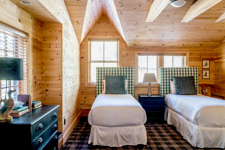 Spruce Lodge twin bedroom